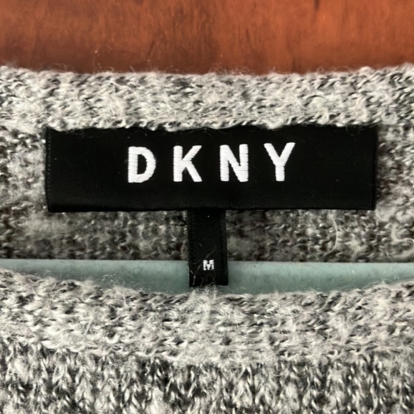 🚨 Last Chance🚨 DKNY Sweater - Picture 4 of 7